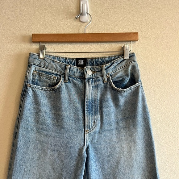 BDG Lightwash High Waisted Raw Hem Wide Leg Jean 27 - Picture 4 of 10